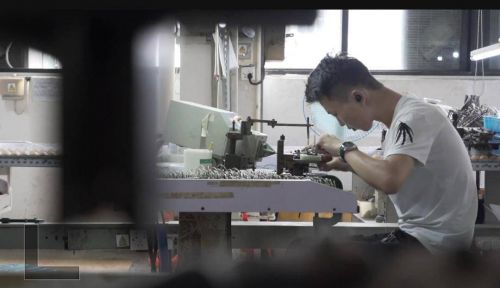撕下“暴利”標簽 眼鏡工廠直營模式如何顛覆傳統市場